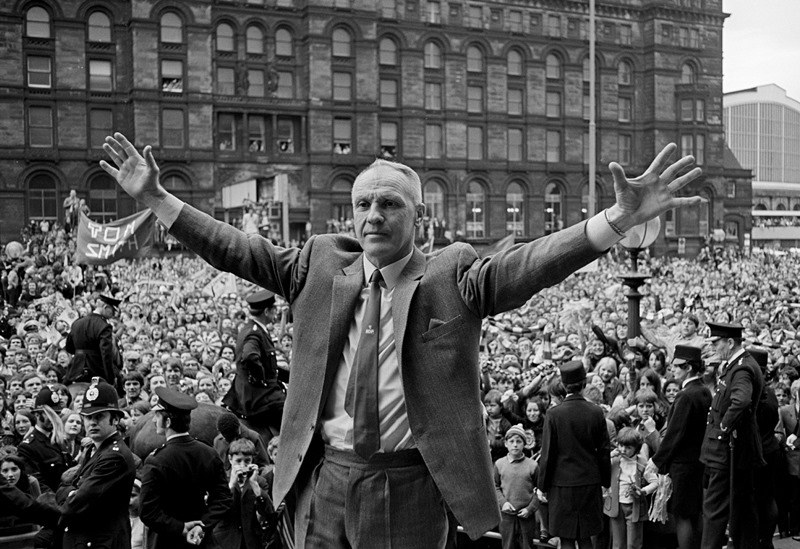 Bill Shankly and his army of followers outside St George's Hall in 1971 © Liverpool FC