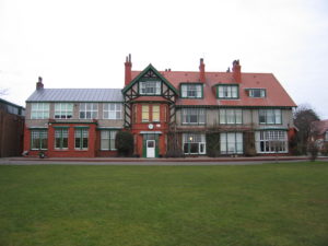 Watts House, Kingsmead School, Hoylake © Wikipedia