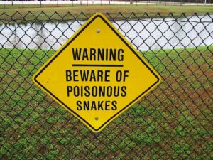 Poisonous snake warning sign. Pic © JamieS93 / Wikimedia Commons