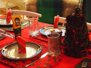 Christmas dinner table © Wikimedia Commons Miia Ranta