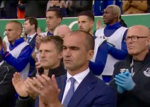 Current manager Roberto Martinez joins the applause as Everton pay their respects to Howard Kendall. Screengrab from BBC Sport 