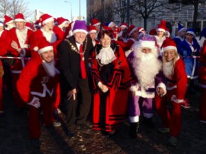 Runners and dignitaries at the start of the Liverpool Santa Dash 2016. Pic by Andrew Nuttall © JMU Journalism