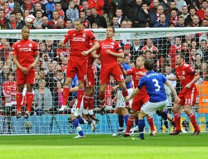 Andy Carroll scores the winner in the FA Cup semi-final against Everton © Trinity Mirror