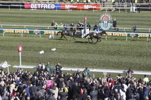Auroras Encore ridden by jockey Ryan Mania crosses the line to win the 2013 John Smith's Grand National © Twitter/The Aintree Insider