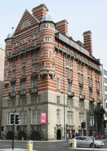 Albion House on the corner of James Street ©Wikipedia