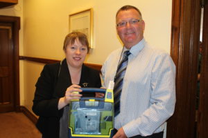 Mark King and MP Maria Eagle with a defibrillator. © Flickr user: Cllr Jake Morrison 