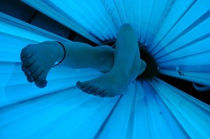 Tanning bed in use © Evil Erin / Wikipedia / Creative Commons