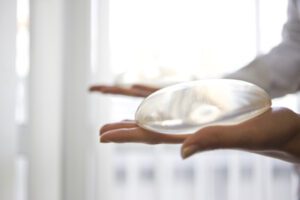 Standard breast implants © Pic by FDA via Wikimedia Commons 