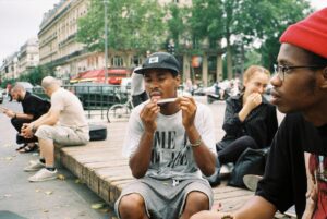 Skateboarder group in la République. Pic © Louis Beaver