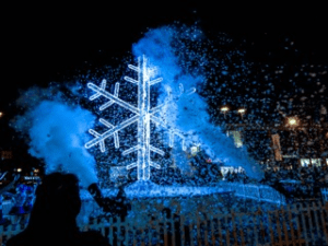 UK's biggest Snowflake in Williamson Square, Pic © Lisa Bower