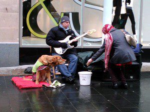 Blind guitarist Andy Joynson on Church Street, Liverpool. Pic © Wikimedia Commons