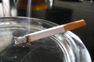 Decrease in teenage girl smokers. Pic © Wikimedia 