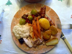 Christmas lunch. Pic © Rich Summers via Wikimedia Commons