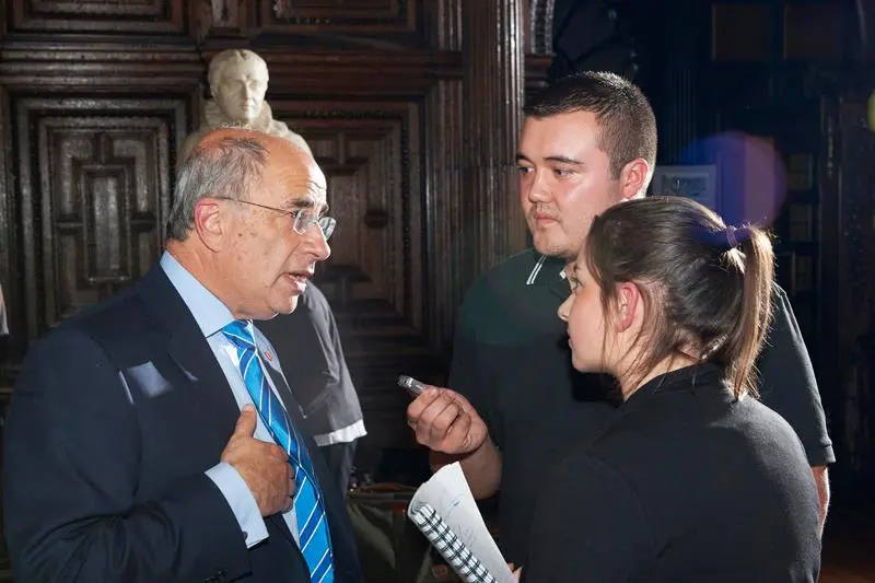 JMU Journalism students Christy Jade Biggar (left) and James Knowles (right) with Chancellor Sir Brian Leveson (centre). Pic © LJMU