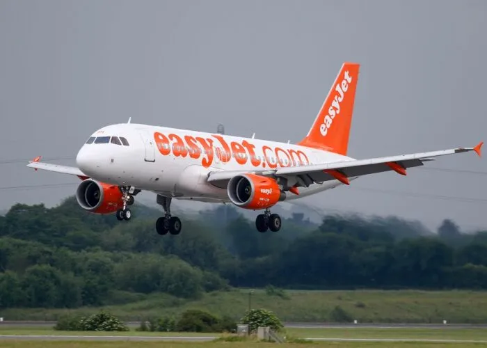 An EasyJet flight landing - JMU Journalism