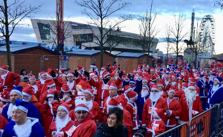 Galleries 14th annual Santa dash